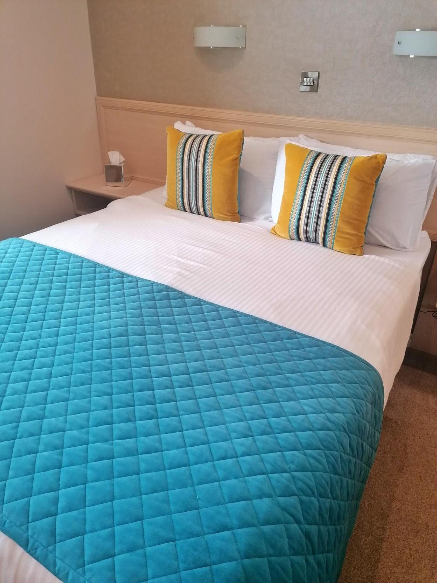 The Lodge Hotel Coleraine Esterno foto