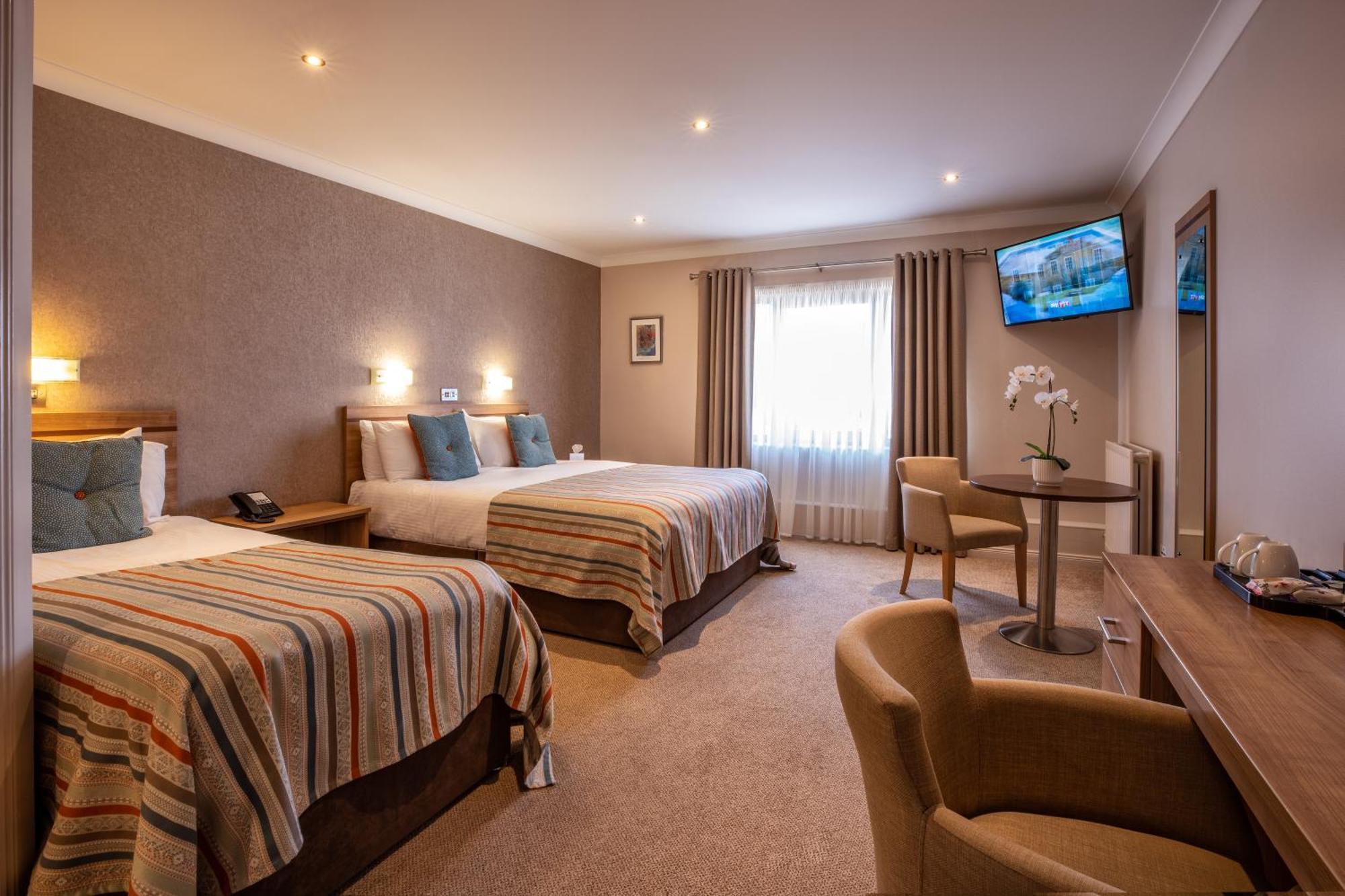 The Lodge Hotel Coleraine Esterno foto