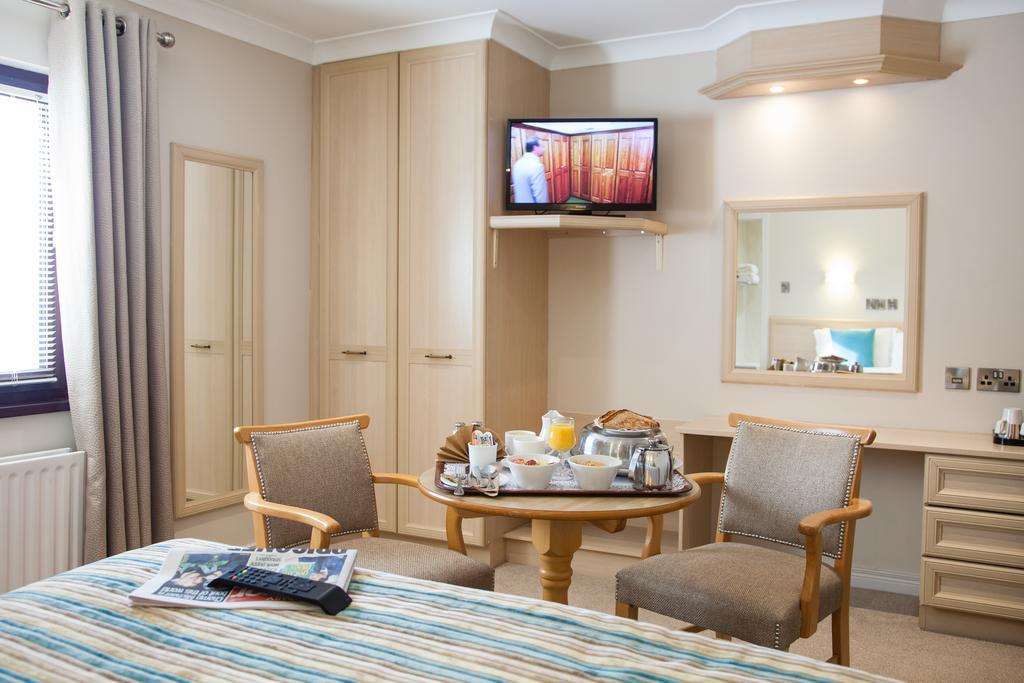 The Lodge Hotel Coleraine Esterno foto