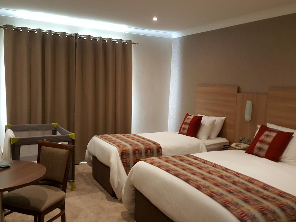 The Lodge Hotel Coleraine Esterno foto