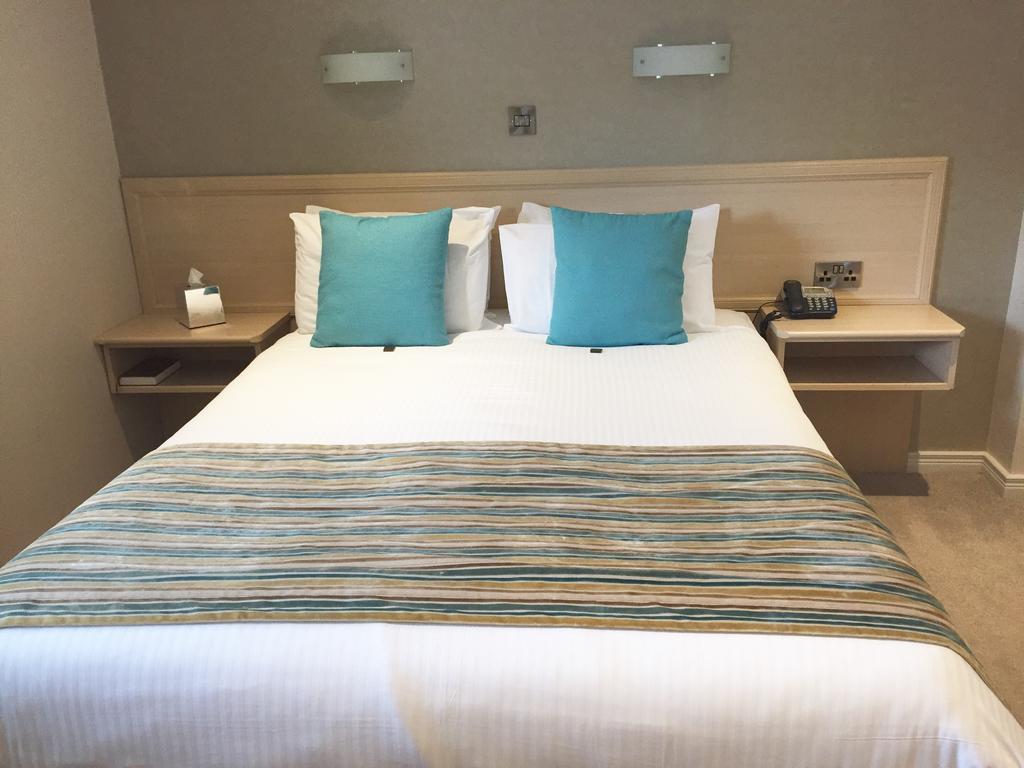 The Lodge Hotel Coleraine Esterno foto
