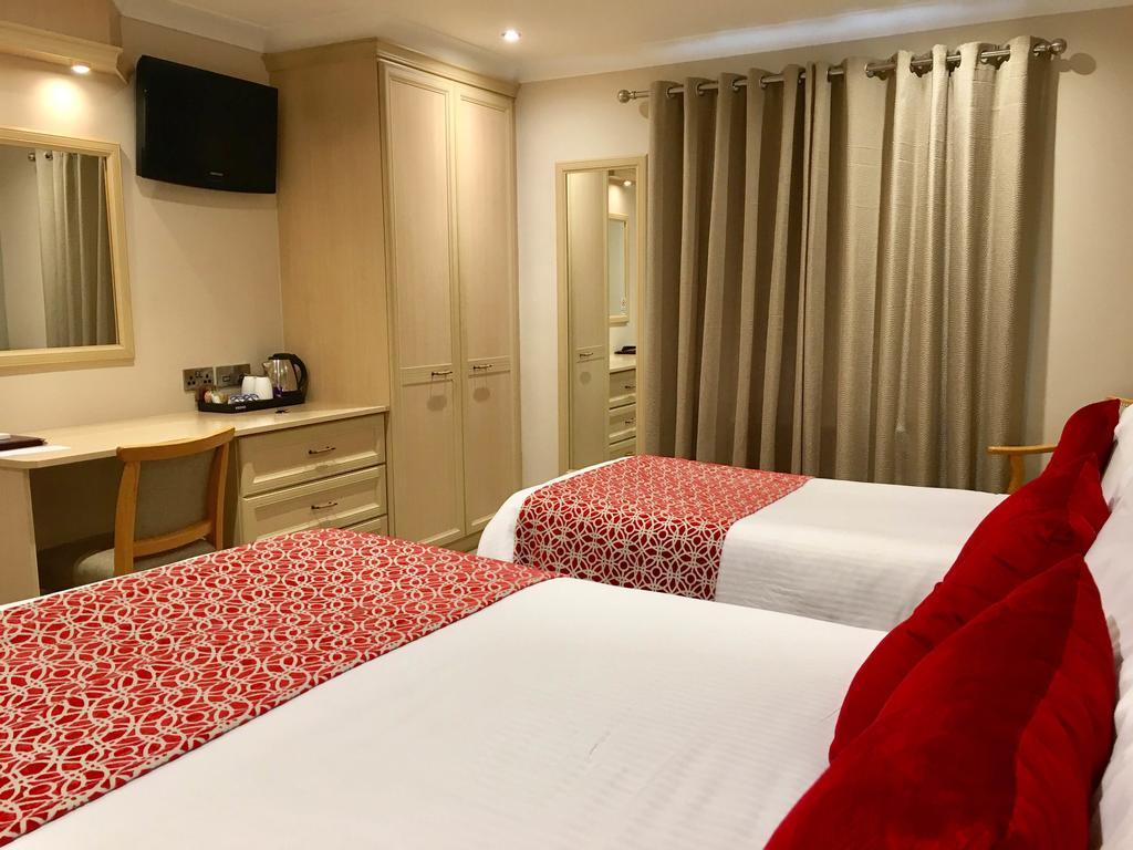 The Lodge Hotel Coleraine Esterno foto
