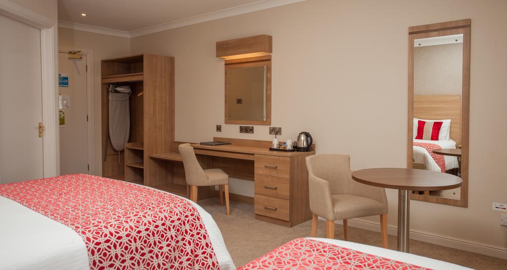 The Lodge Hotel Coleraine Esterno foto